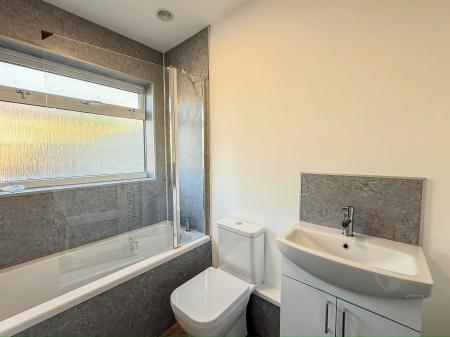 3 bedroom Terraced House to let in Fairmont Road,, Grimsby, DN32