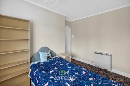 3 bedroom Terraced House for sale in Curry Road, Grimsby, DN34