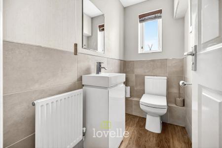4 bedroom Detached house for sale in Larkspur Avenue, Healing, DN41
