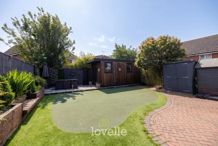 4 bedroom Detached house for sale in Larkspur Avenue, Healing, DN41