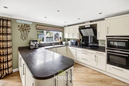 4 bedroom Detached house for sale in Larkspur Avenue, Healing, DN41