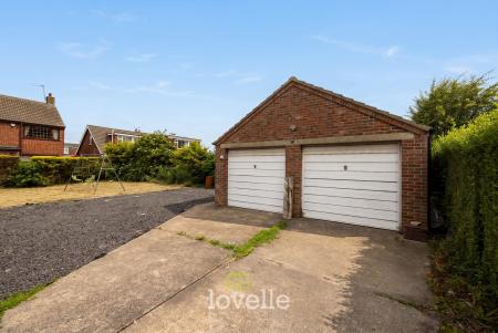 3 bedroom Detached house for sale in School Road, South Killingholme, DN40