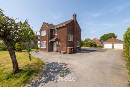 3 bedroom Detached house for sale in School Road, South Killingholme, DN40