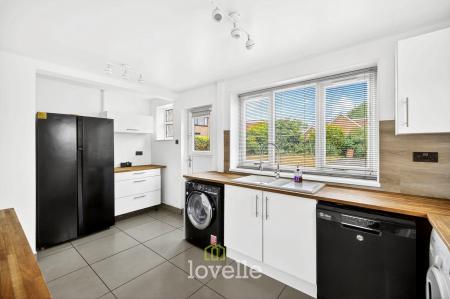 3 bedroom Detached house for sale in School Road, South Killingholme, DN40