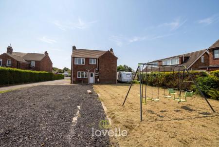 3 bedroom Detached house for sale in School Road, South Killingholme, DN40