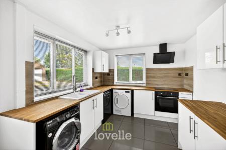 3 bedroom Detached house for sale in School Road, South Killingholme, DN40