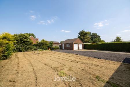 3 bedroom Detached house for sale in School Road, South Killingholme, DN40