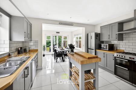 3 bedroom Detached house for sale in Welholme Road, Grimsby, DN32