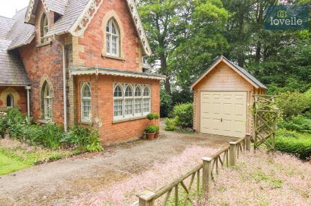 3 bedroom Detached house for sale in Kenwick, Louth, LN11