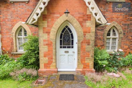 3 bedroom Detached house for sale in Kenwick, Louth, LN11