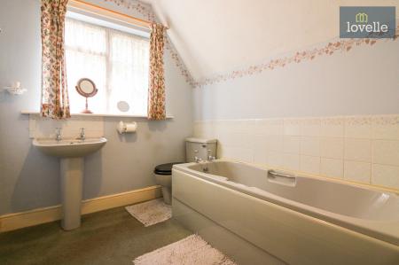 3 bedroom Detached house for sale in Kenwick, Louth, LN11