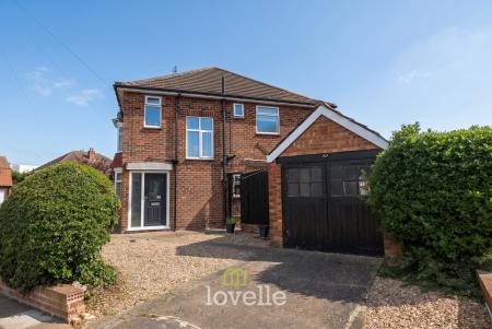 3 bedroom Semi-detached house for sale in Roundway, Grimsby, DN34
