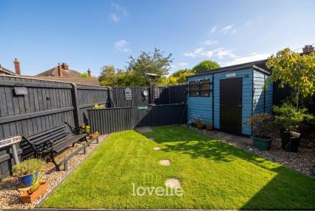 3 bedroom Semi-detached house for sale in Roundway, Grimsby, DN34