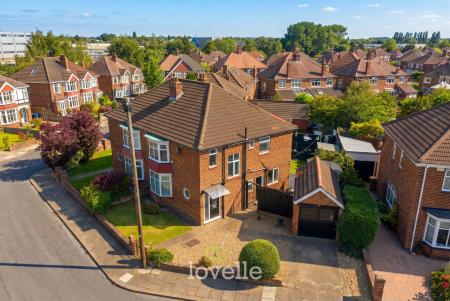 3 bedroom Semi-detached house for sale in Roundway, Grimsby, DN34