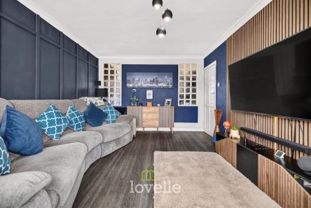 3 bedroom Semi-detached house for sale in Roundway, Grimsby, DN34