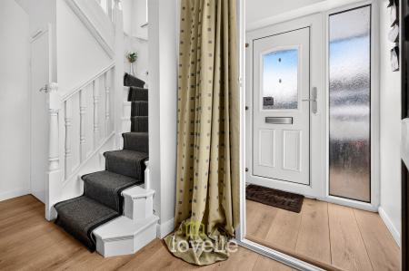 3 bedroom Semi-detached house for sale in Roundway, Grimsby, DN34