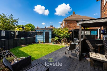 3 bedroom Semi-detached house for sale in Roundway, Grimsby, DN34