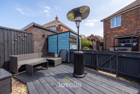 3 bedroom Semi-detached house for sale in Roundway, Grimsby, DN34