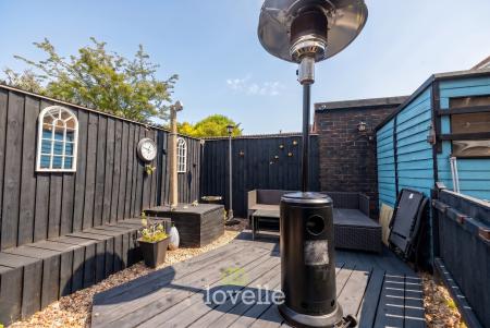 3 bedroom Semi-detached house for sale in Roundway, Grimsby, DN34