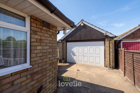3 bedroom Detached bungalow for sale in Pelham Avenue, Scartho, Grimsby, DN33