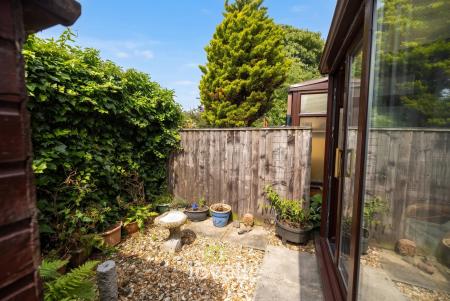2 bedroom Terraced House for sale in Waterside Drive, Grimsby, DN31