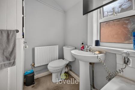 3 bedroom Terraced House for sale in Humberstone Road, Grimsby, DN32
