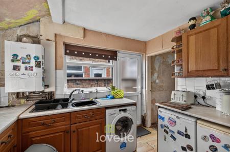 3 bedroom Terraced House for sale in Humberstone Road, Grimsby, DN32
