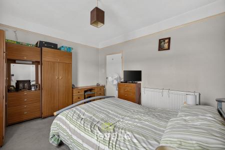 3 bedroom Terraced House for sale in Humberstone Road, Grimsby, DN32