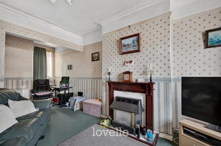 3 bedroom Terraced House for sale in Humberstone Road, Grimsby, DN32