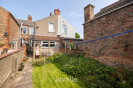 3 bedroom Terraced House for sale in Humberstone Road, Grimsby, DN32