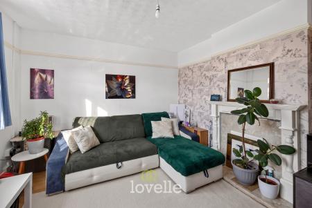 3 bedroom Terraced House for sale in Crosby Road, Grimsby, DN33