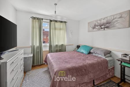 3 bedroom Terraced House for sale in Crosby Road, Grimsby, DN33