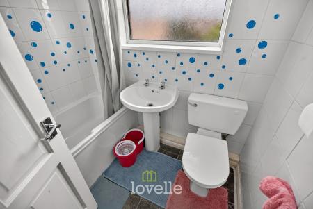 3 bedroom Terraced House for sale in Crosby Road, Grimsby, DN33