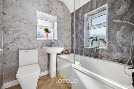 3 bedroom Semi-detached house for sale in Cemetery Road, Laceby, DN37