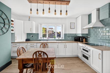3 bedroom Semi-detached house for sale in Cemetery Road, Laceby, DN37