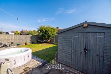 3 bedroom Semi-detached house for sale in Cemetery Road, Laceby, DN37