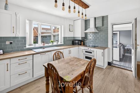 3 bedroom Semi-detached house for sale in Cemetery Road, Laceby, DN37