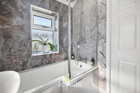 3 bedroom Semi-detached house for sale in Cemetery Road, Laceby, DN37