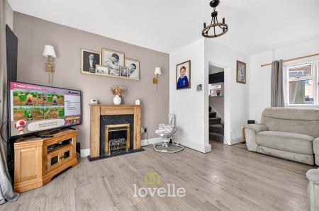 3 bedroom Semi-detached house for sale in Cemetery Road, Laceby, DN37