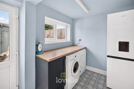 3 bedroom Semi-detached house for sale in Cemetery Road, Laceby, DN37