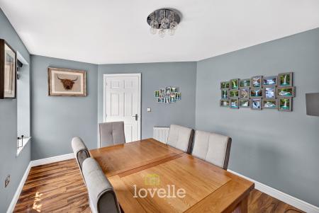 5 bedroom Detached house for sale in Hornbeam Drive, Healing, DN41