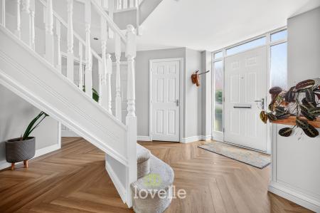 5 bedroom Detached house for sale in Hornbeam Drive, Healing, DN41
