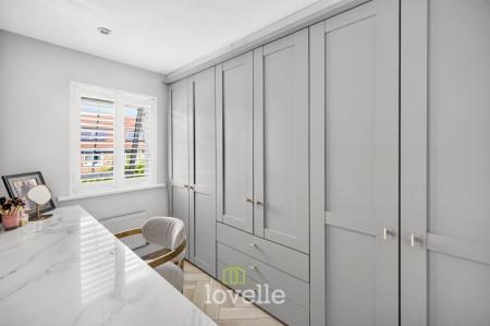 5 bedroom Detached house for sale in Hornbeam Drive, Healing, DN41