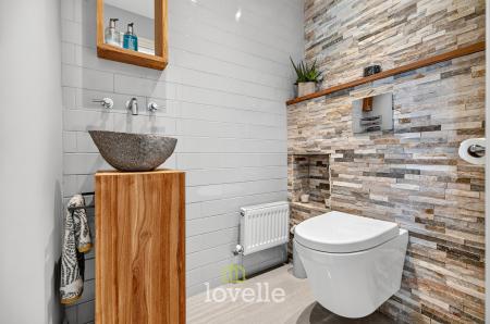 5 bedroom Detached house for sale in Hornbeam Drive, Healing, DN41