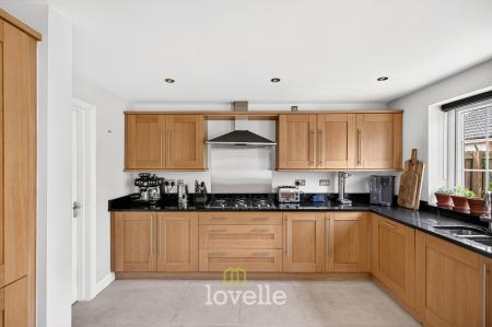 5 bedroom Detached house for sale in Hornbeam Drive, Healing, DN41