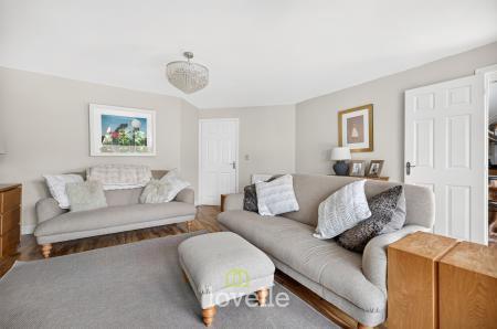 5 bedroom Detached house for sale in Hornbeam Drive, Healing, DN41