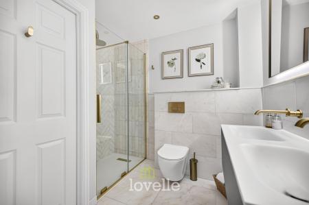 5 bedroom Detached house for sale in Hornbeam Drive, Healing, DN41