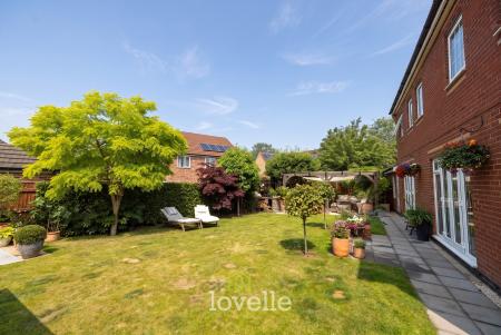 5 bedroom Detached house for sale in Hornbeam Drive, Healing, DN41