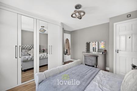 5 bedroom Detached house for sale in Hornbeam Drive, Healing, DN41