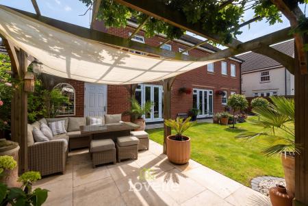 5 bedroom Detached house for sale in Hornbeam Drive, Healing, DN41